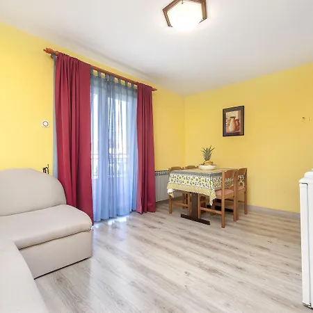 Modernes Nur 10 Gehminuten Zum Von Mit Privatparkplatz * Rovinj